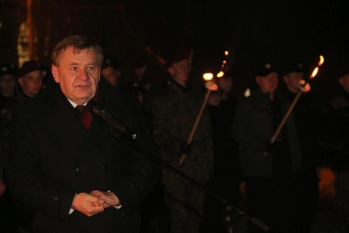 Zdjęcie nr 30 z galerii Dzień Podchorążego - przemarsz z pochodniami, wystawa i pokaz sprzętu wojskowego