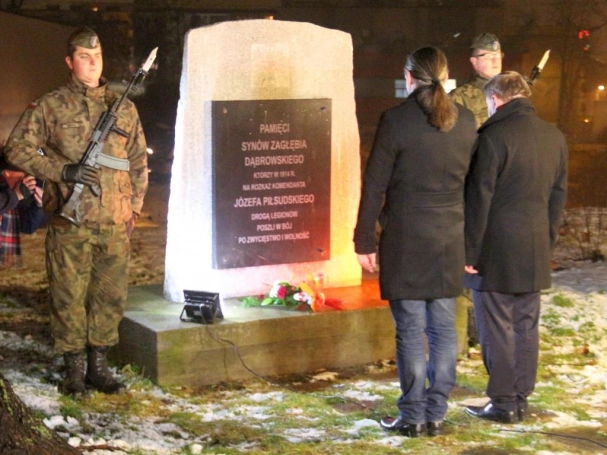 Zdjęcie nr 32 z galerii Dzień Podchorążego - przemarsz z pochodniami, wystawa i pokaz sprzętu wojskowego