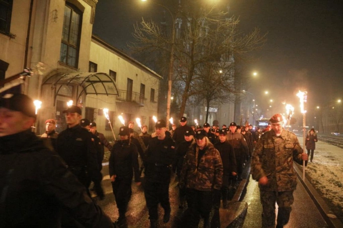 Zdjęcie nr 26 z galerii Dzień Podchorążego - przemarsz z pochodniami, wystawa i pokaz sprzętu wojskowego