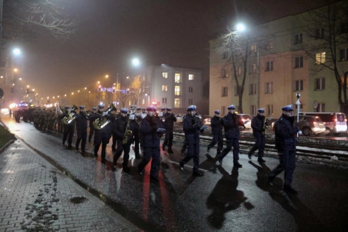 Zdjęcie nr 27 z galerii Dzień Podchorążego - przemarsz z pochodniami, wystawa i pokaz sprzętu wojskowego