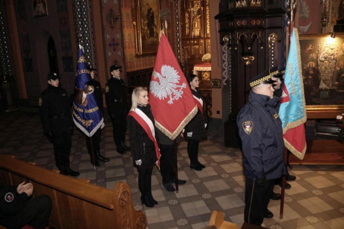 Zdjęcie nr 10 z galerii Dzień Podchorążego - przemarsz z pochodniami, wystawa i pokaz sprzętu wojskowego