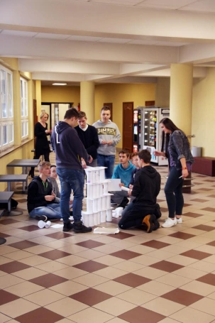 Zdjęcie nr 5 z galerii "Dzień z Elektronikiem" - uczniowie z Sosnowca poznali WSB