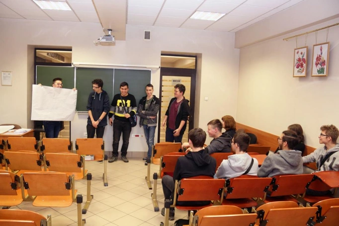 Zdjęcie nr 12 z galerii "Dzień z Elektronikiem" - uczniowie z Sosnowca poznali WSB