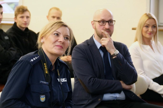 Zdjęcie nr 7 z galerii Wyższa Szkoła Biznesu w Dąbrowie Górniczej stawia na edukację młodych kierowców