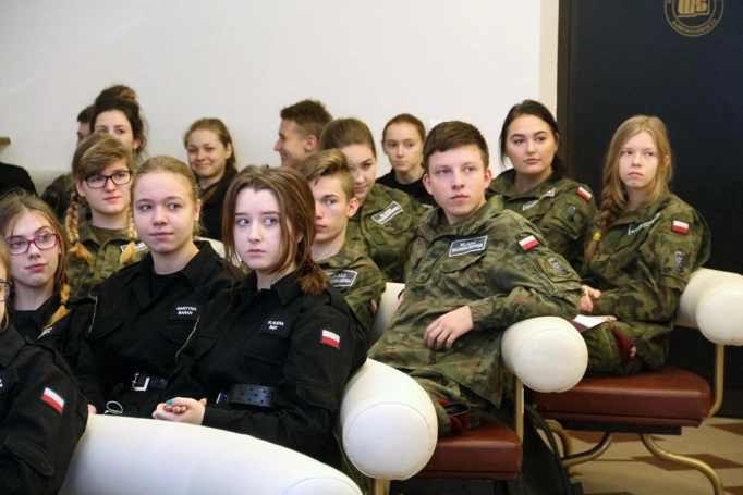 Zdjęcie nr 14 z galerii Wyższa Szkoła Biznesu w Dąbrowie Górniczej stawia na edukację młodych kierowców
