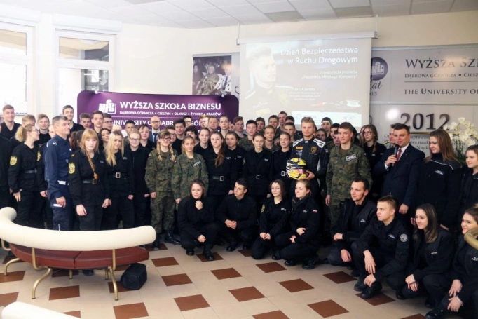 Zdjęcie nr 16 z galerii Wyższa Szkoła Biznesu w Dąbrowie Górniczej stawia na edukację młodych kierowców