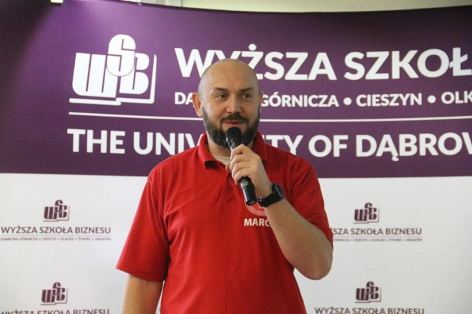 Zdjęcie nr 11 z galerii Wyższa Szkoła Biznesu w Dąbrowie Górniczej stawia na edukację młodych kierowców