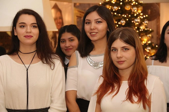 Zdjęcie nr 23 z galerii Spotkanie świąteczno-noworoczne w Wyższej Szkole Biznesu w Dąbrowie Górniczej
