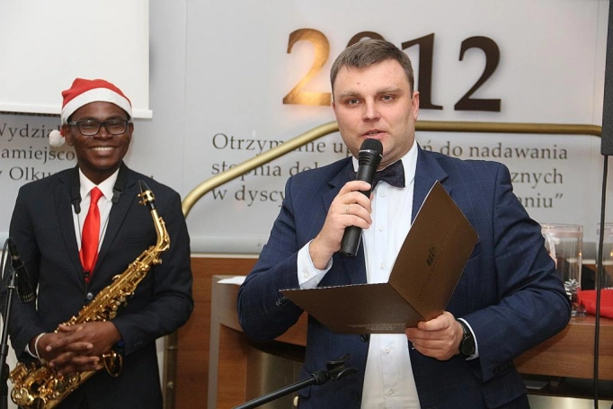 Zdjęcie nr 20 z galerii Spotkanie świąteczno-noworoczne w Wyższej Szkole Biznesu w Dąbrowie Górniczej