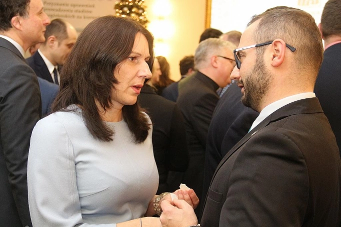 Zdjęcie nr 35 z galerii Spotkanie świąteczno-noworoczne w Wyższej Szkole Biznesu w Dąbrowie Górniczej
