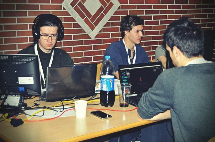 Zdjęcie nr 22 z galerii Studenci WSB w Cieszynie nagrodzeni podczas Sensei Game Jam 2017