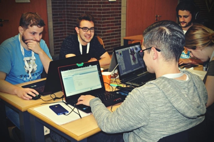 Zdjęcie nr 13 z galerii Studenci WSB w Cieszynie nagrodzeni podczas Sensei Game Jam 2017