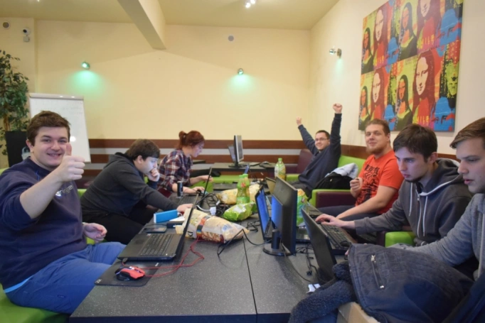 Zdjęcie nr 3 z galerii Studenci WSB w Cieszynie nagrodzeni podczas Sensei Game Jam 2017