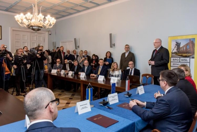 Zdjęcie nr 9 z galerii Dr Marcin Lis powołany do Rady ds. Elektromobilności Województwa Śląskiego
