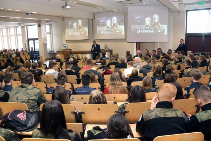 Zdjęcie nr 5 z galerii Uzbrojony szaleniec, pokazy taktyki i warsztaty - tak świętowało Centrum Bezpieczeństwa i Edukacji Służb Mundurowych WSB