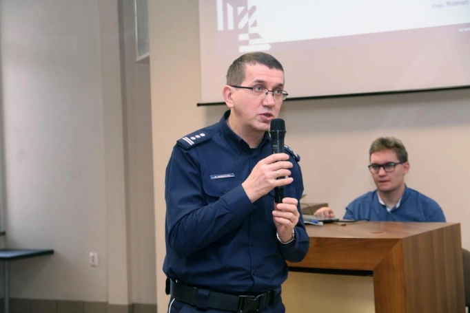 Zdjęcie nr 6 z galerii Uzbrojony szaleniec, pokazy taktyki i warsztaty - tak świętowało Centrum Bezpieczeństwa i Edukacji Służb Mundurowych WSB