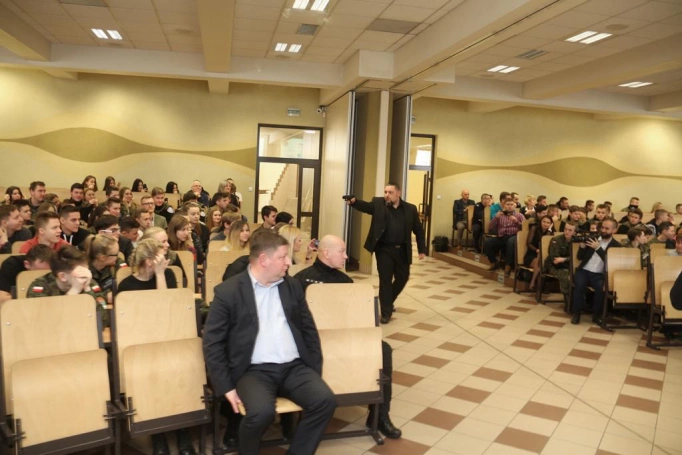 Zdjęcie nr 13 z galerii Uzbrojony szaleniec, pokazy taktyki i warsztaty - tak świętowało Centrum Bezpieczeństwa i Edukacji Służb Mundurowych WSB