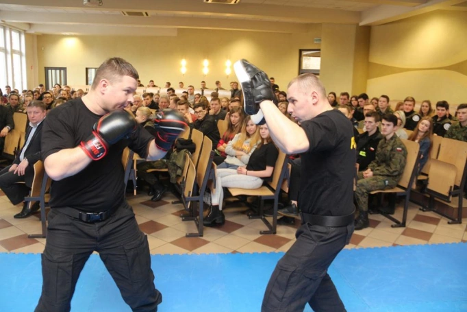 Zdjęcie nr 19 z galerii Uzbrojony szaleniec, pokazy taktyki i warsztaty - tak świętowało Centrum Bezpieczeństwa i Edukacji Służb Mundurowych WSB