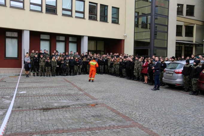 Zdjęcie nr 27 z galerii Uzbrojony szaleniec, pokazy taktyki i warsztaty - tak świętowało Centrum Bezpieczeństwa i Edukacji Służb Mundurowych WSB