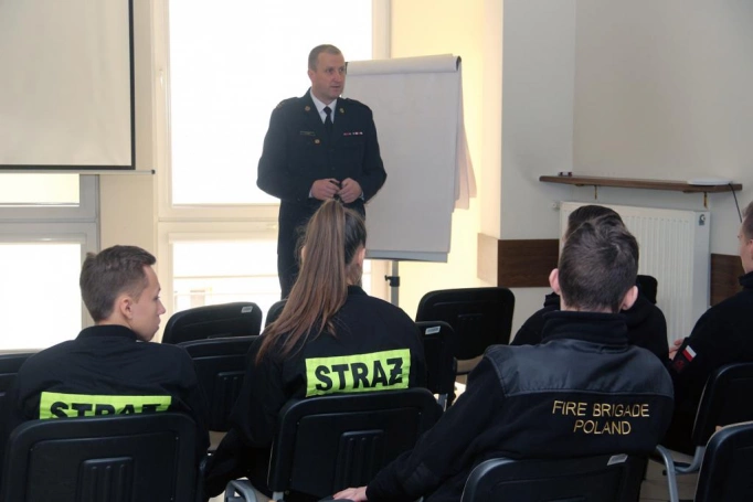 Zdjęcie nr 40 z galerii Uzbrojony szaleniec, pokazy taktyki i warsztaty - tak świętowało Centrum Bezpieczeństwa i Edukacji Służb Mundurowych WSB