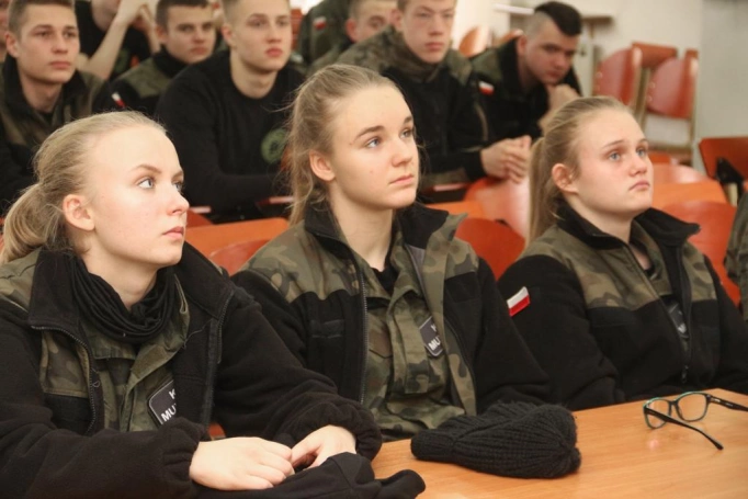 Zdjęcie nr 48 z galerii Uzbrojony szaleniec, pokazy taktyki i warsztaty - tak świętowało Centrum Bezpieczeństwa i Edukacji Służb Mundurowych WSB