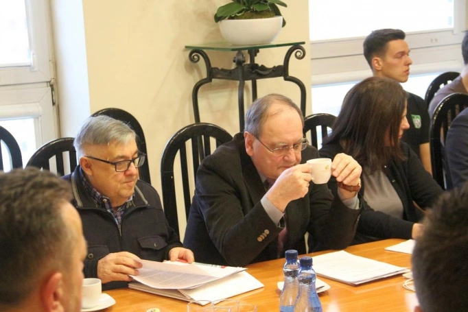 Zdjęcie nr 2 z galerii Zawodowi futsaliści sprawdzili się na tle zawodników AZS WSB Dąbrowa Górnicza
