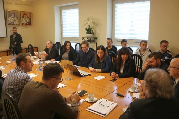 Zdjęcie nr 3 z galerii Zawodowi futsaliści sprawdzili się na tle zawodników AZS WSB Dąbrowa Górnicza