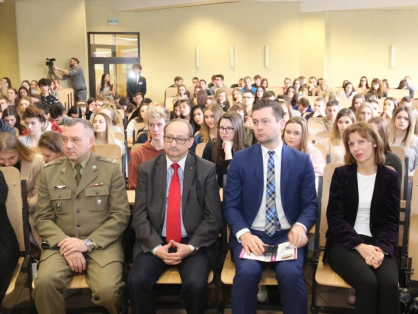 Zdjęcie nr 17 z galerii Zainaugurowaliśmy 14. Festiwal Nauki w Dąbrowie Górniczej