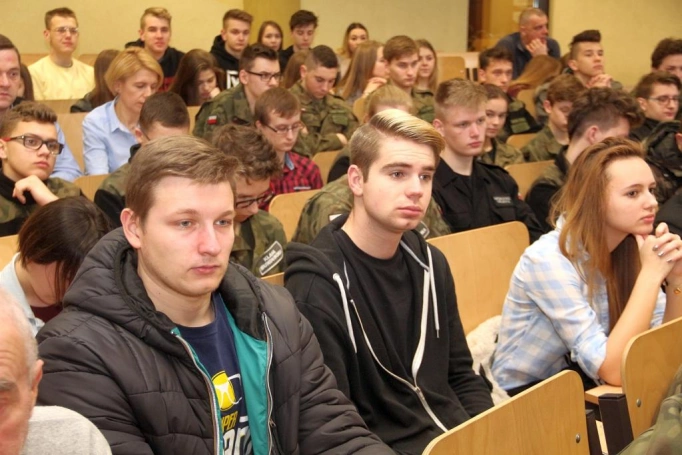 Zdjęcie nr 9 z galerii 14. Festiwal Nauki: jak zostać "specjalsem" i pilotem myśliwca, kto zamieszkuje w naszym ciele i jak dążyć do szczęścia?