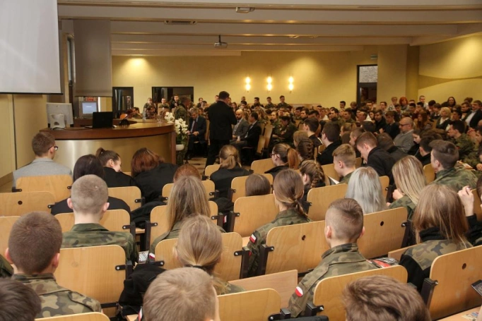Zdjęcie nr 12 z galerii 14. Festiwal Nauki: jak zostać "specjalsem" i pilotem myśliwca, kto zamieszkuje w naszym ciele i jak dążyć do szczęścia?