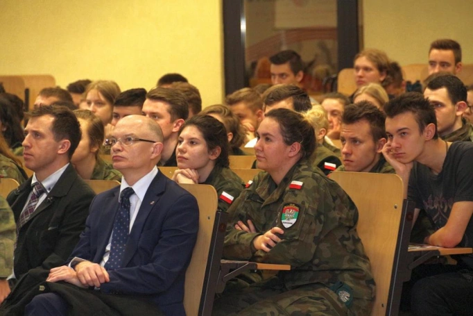 Zdjęcie nr 21 z galerii 14. Festiwal Nauki: jak zostać "specjalsem" i pilotem myśliwca, kto zamieszkuje w naszym ciele i jak dążyć do szczęścia?