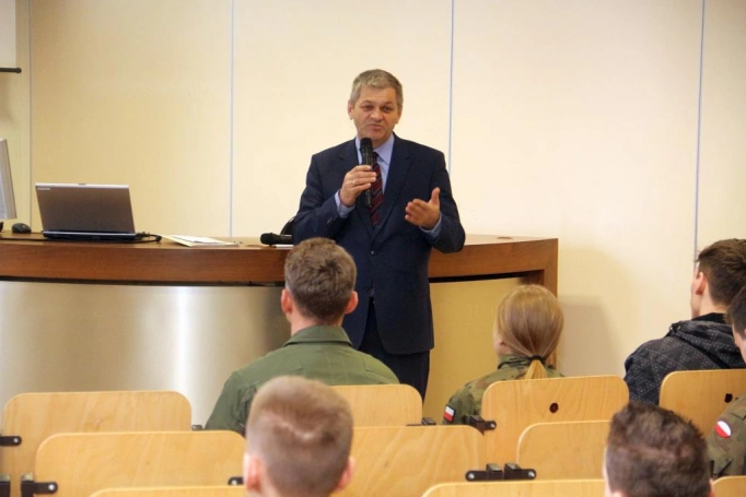 Zdjęcie nr 30 z galerii 14. Festiwal Nauki: jak zostać "specjalsem" i pilotem myśliwca, kto zamieszkuje w naszym ciele i jak dążyć do szczęścia?
