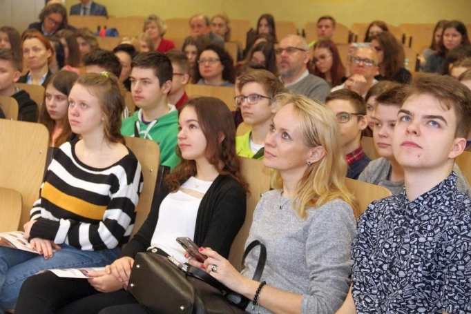 Zdjęcie nr 8 z galerii 14. Festiwal Nauki: zapomniane słowa, sprzęty tajnych agentów i ciężarówka przyszłości