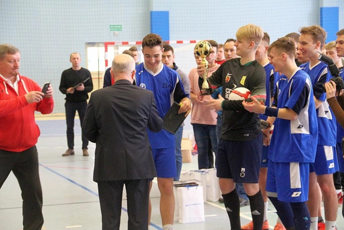 Zdjęcie nr 28 z galerii Młodzi kolejarze z Sosnowca Mistrzami Polski w futsalu