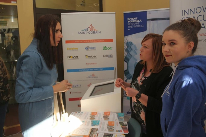 Zdjęcie nr 8 z galerii Tłumy na Targach Pracy i Praktyk Studenckich w WSB