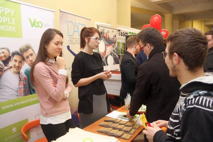 Zdjęcie nr 10 z galerii Tłumy na Targach Pracy i Praktyk Studenckich w WSB
