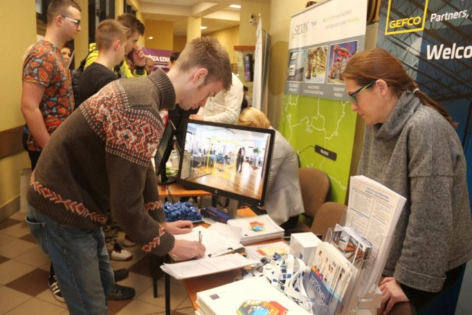 Zdjęcie nr 12 z galerii Tłumy na Targach Pracy i Praktyk Studenckich w WSB