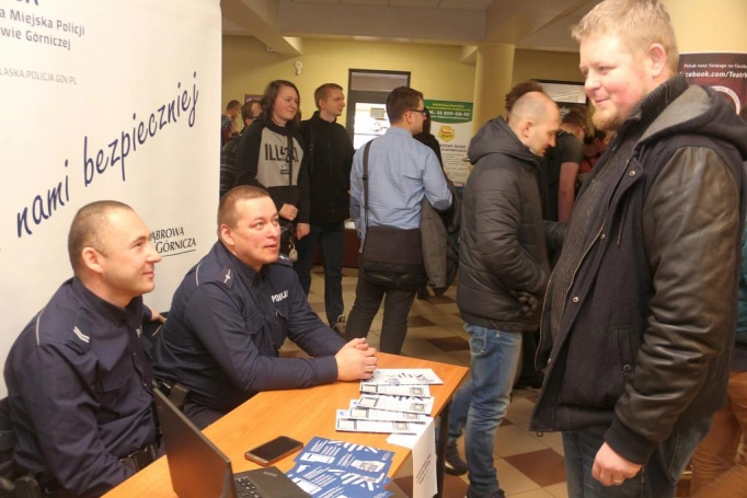 Zdjęcie nr 16 z galerii Tłumy na Targach Pracy i Praktyk Studenckich w WSB