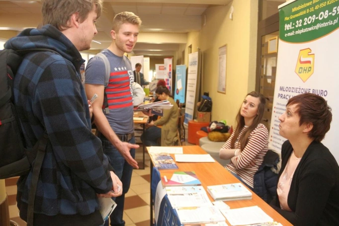 Zdjęcie nr 19 z galerii Tłumy na Targach Pracy i Praktyk Studenckich w WSB