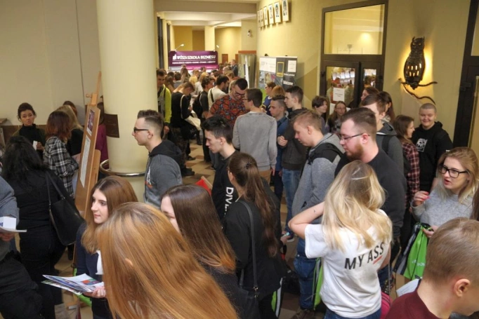 Zdjęcie nr 20 z galerii Tłumy na Targach Pracy i Praktyk Studenckich w WSB
