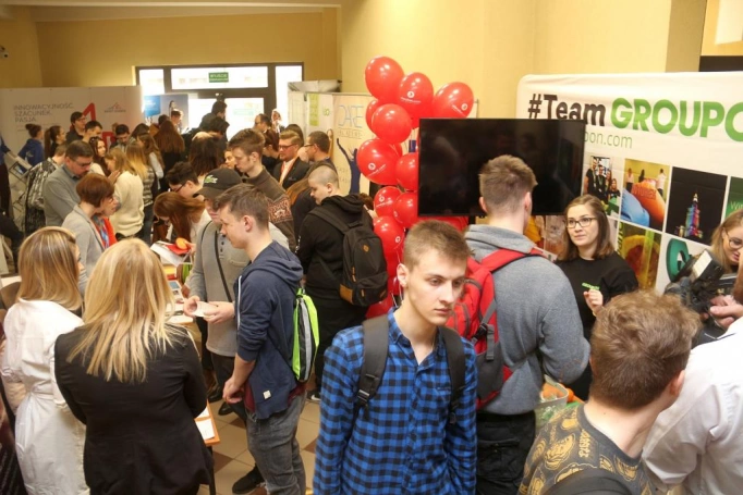 Zdjęcie nr 21 z galerii Tłumy na Targach Pracy i Praktyk Studenckich w WSB