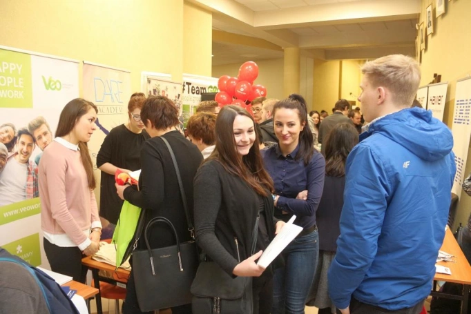 Zdjęcie nr 26 z galerii Tłumy na Targach Pracy i Praktyk Studenckich w WSB