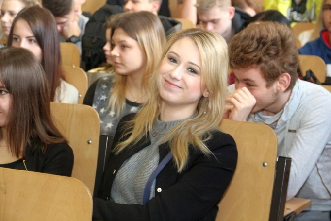 Zdjęcie nr 30 z galerii Tłumy na Targach Pracy i Praktyk Studenckich w WSB