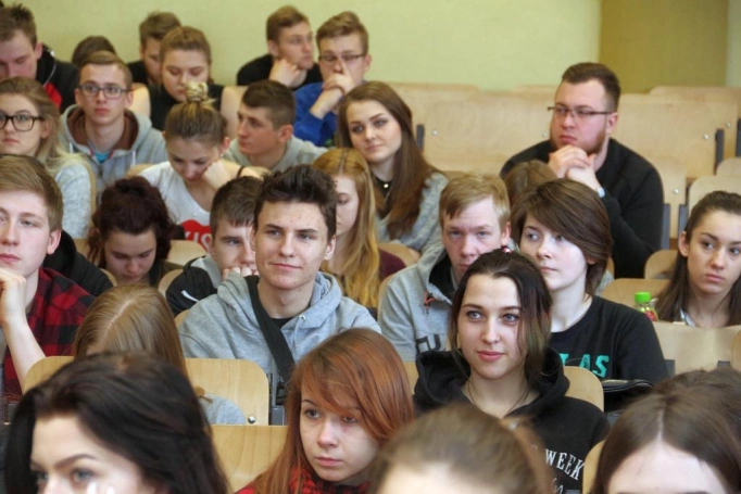 Zdjęcie nr 31 z galerii Tłumy na Targach Pracy i Praktyk Studenckich w WSB
