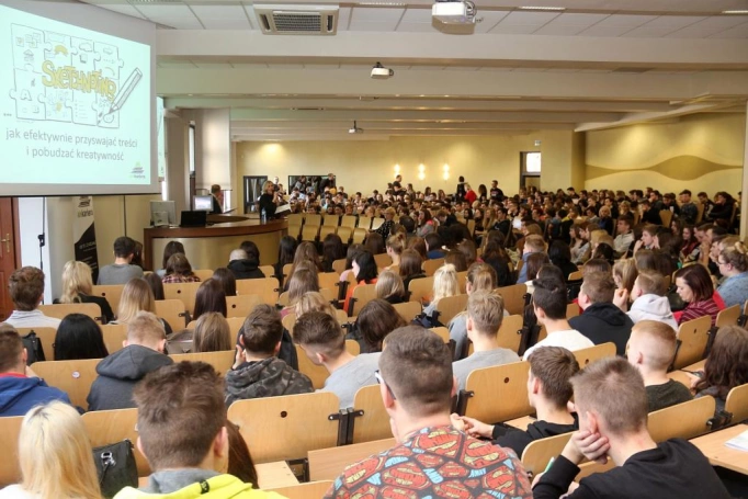 Zdjęcie nr 32 z galerii Tłumy na Targach Pracy i Praktyk Studenckich w WSB