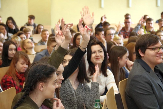 Zdjęcie nr 35 z galerii Tłumy na Targach Pracy i Praktyk Studenckich w WSB