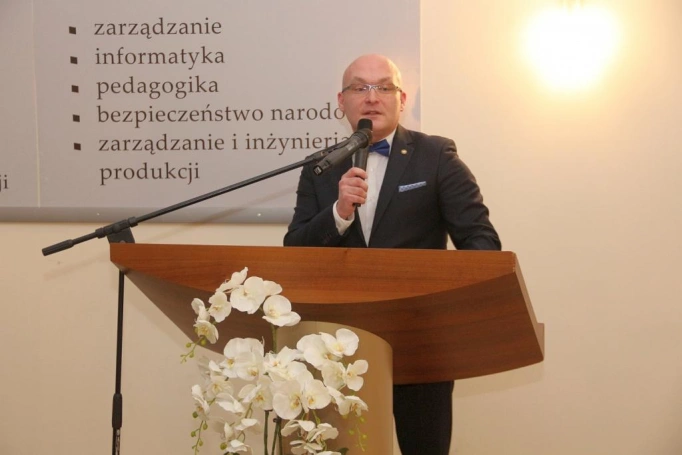 Zdjęcie nr 8 z galerii Absolwenci oświatowych studiów podyplomowych odebrali dyplomy i wyróżnienia