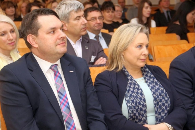 Zdjęcie nr 3 z galerii Absolwenci oświatowych studiów podyplomowych odebrali dyplomy i wyróżnienia