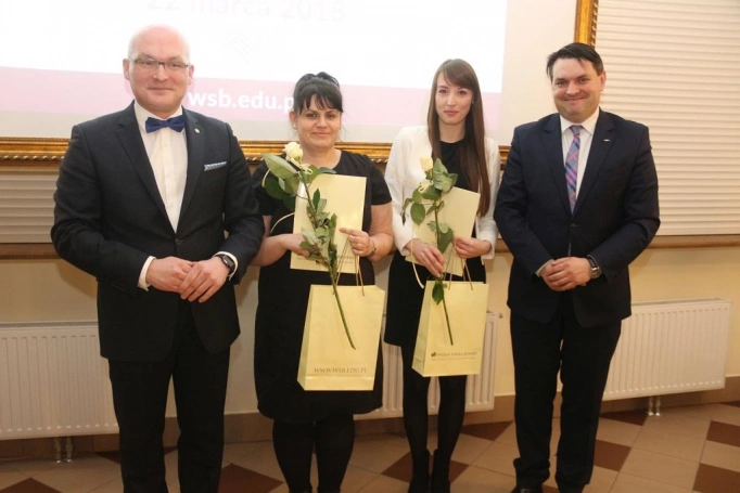 Zdjęcie nr 19 z galerii Absolwenci oświatowych studiów podyplomowych odebrali dyplomy i wyróżnienia