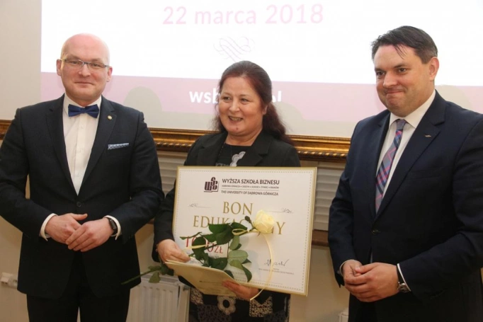 Zdjęcie nr 22 z galerii Absolwenci oświatowych studiów podyplomowych odebrali dyplomy i wyróżnienia